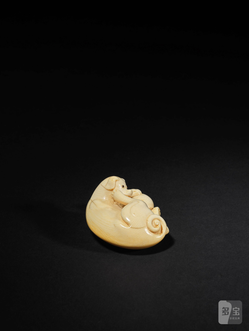 象牙彫根付 犬 無銘 19世紀前期 | NETSUKE EN IVOIRE REPRÉSENTANT UN CHIEN COUCHÉ - 图2